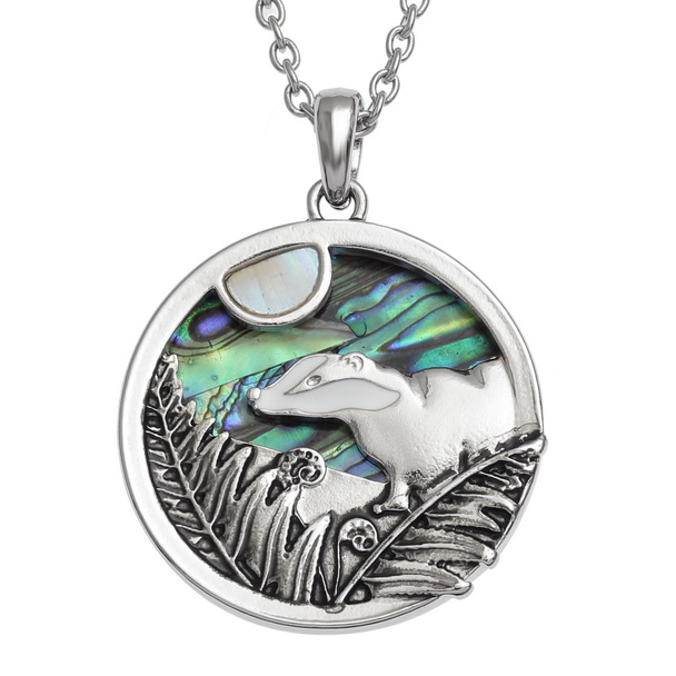 Badger necklace online